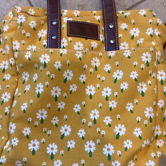 Maika  Commuter Tote plus free matching travel pouch - Picture 6 of 11